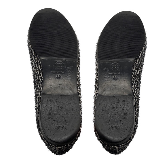 CHANEL BLACK / WHITE CC LOGO LEATHER CAP TOE TWEED BALLET FLATS WITH BOW DETAIL - Picture 7 of 10